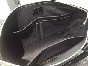 頂級(jí)原單 專柜爆款男包 進(jìn)口真空電鍍24k五金手提包 男士斜挎包 精致做工