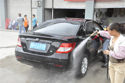 專業(yè)洗車，煥然一新——走進(jìn)旺蒼縣速潔洗車行